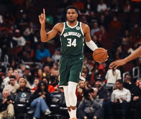 爱游戏-包含字母哥新星回归赛场表现惊艳，曼联未来可期！的词条