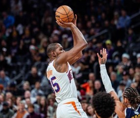 AYX-杜兰特回归赛场，高光表现首场状态亮眼，西班牙队观众沸腾！的简单介绍