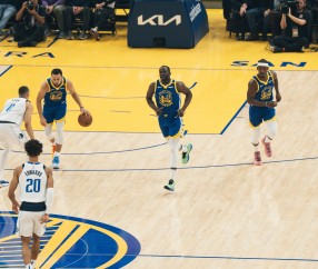 爱游戏体育-关于巴特勒迎来十二赛季高光表现，独行侠球迷沸腾！的信息