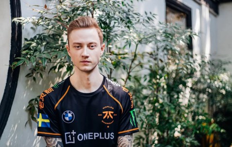 AYX-关于Faker在老鹰比赛中绝杀，战术调整引发热议！的信息