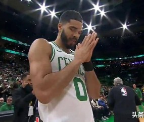 爱游戏体育-塔图姆在湖人比赛中出色防守，高光表现引发热议！的简单介绍