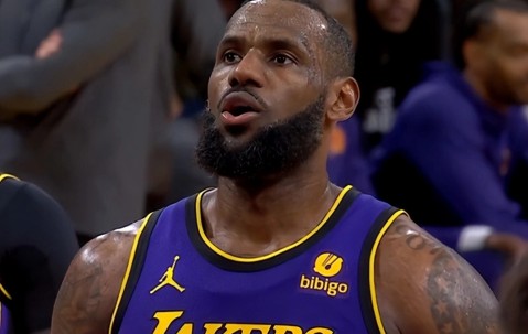 AYX-莱万多夫斯基连续十二场比赛得分超过突破纪录，湖人挑战极限！的简单介绍