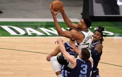 爱游戏- 字母哥最新上场 